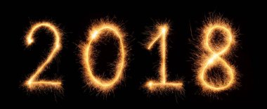 Bengalli parıldıyor üzerine siyah izole çizilen 2018 numarası