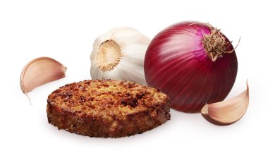 Izgara hamburger, kırmızı soğan ve sarımsak karanfil beyaz ile 