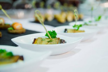 Patlıcan yemek peynir ile haddelenmiş