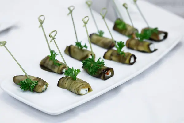 Catering melanzane arrotolate con formaggio — Foto Stock