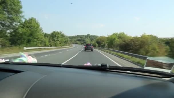 Vue depuis le salon de la voiture allant sur la route de montagne — Video