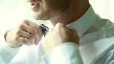 damat elbise gömlek düğün günü sabahında