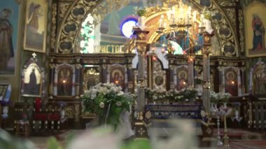 Kilise iç. Hıristiyan din mimarisi. Dini Katolik eski katedral içinde. Hıristiyanlık inanç bina kapalı.