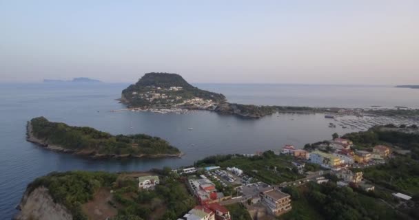 Aerial view beautiful turquoise sea and yachts on island — Stock Video