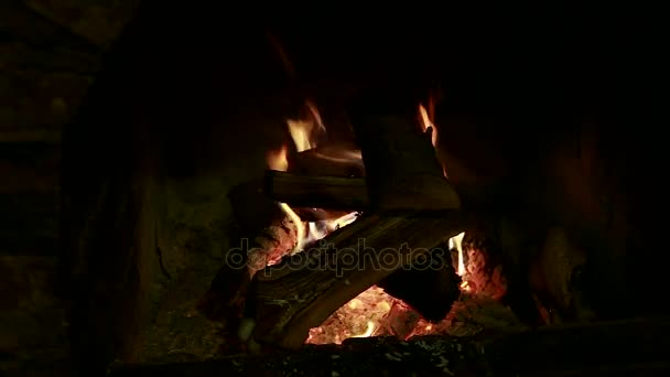 Detail legs of romantic couple in bed in front of the fireplace — Stock Video