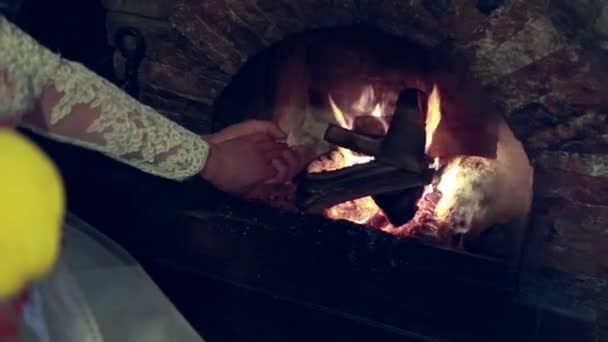 Detail legs of romantic couple in bed in front of the fireplace — Stock Video