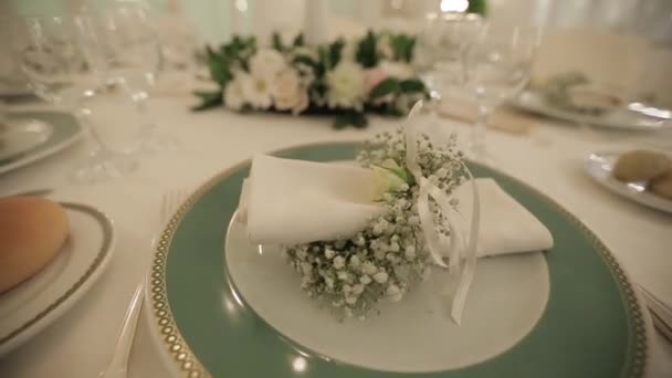 Wedding serving luxury banquet table — Stock Video