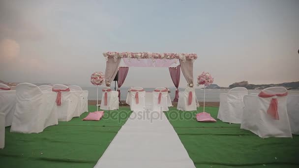 Wedding scenery on the background of the sea and blue sky — Stock Video