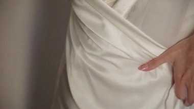 Düğün, Gelin Beyaz önlük kemer takılır