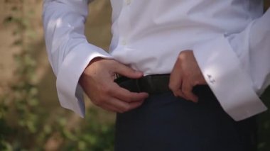 Eller Damat Düğün Başlarken, elbise