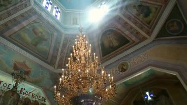 görkemli görünümleri kilisenin kubbesi altında