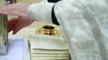 kilise. bir kadeh şarap bir düğün töreni için
