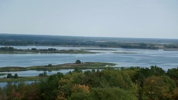 Україна, захоплюючим видом з пагорба на річці Дніпро — стокове відео