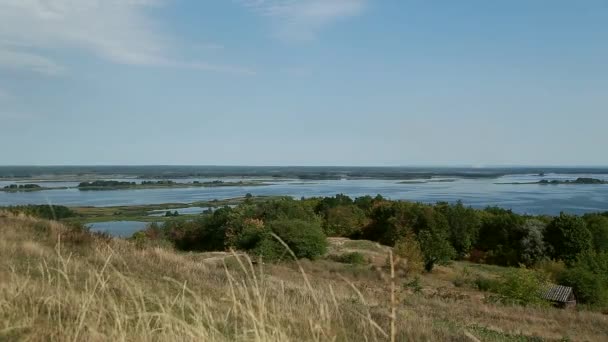 Ucrânia, uma vista fascinante da colina no rio Dnipro — Vídeo de Stock