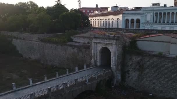 Aero střelba, staré italské město — Stock video