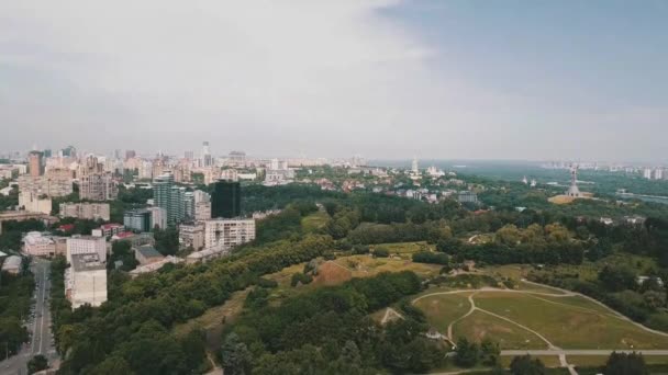 Widok z lotu ptaka. Narodowy Ogród Botaniczny w Kijowie — Wideo stockowe