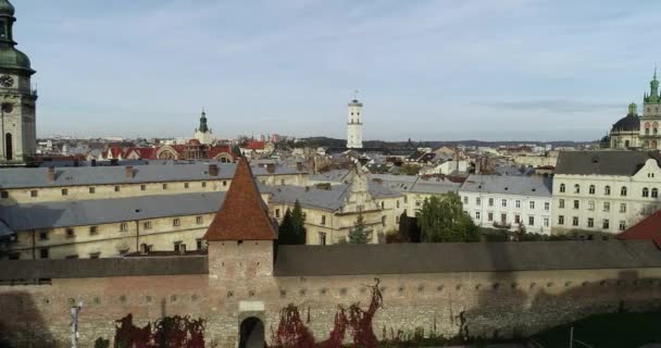 Widok z powietrza. Stare Miasto Lwów, Ukraina. Ratusz, Ratusz — Wideo stockowe
