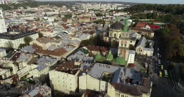 Aerial Viev. Old City Lviv, Ukraine. Town Hall, Ratush — ストック動画