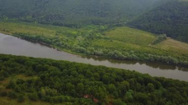 Hava görüntüsü nehir dinamosu.