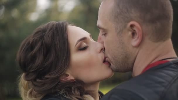 Романтические Поцелуй Скачать Видео