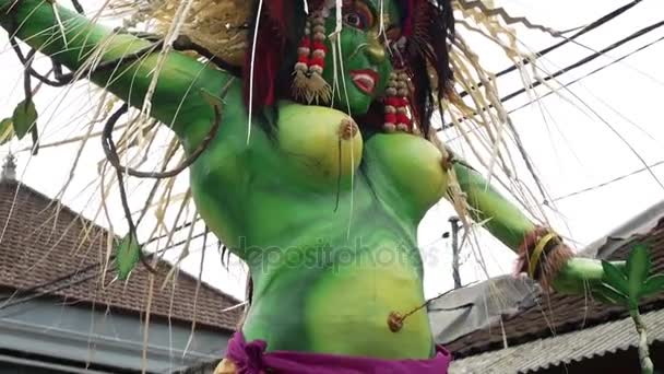 UBUD, BALI, INDONESIA - 27 DE MARZO DE 2017: Año Nuevo Balinés, desfile de los monstruos Ogoh-Ogoh, Nyepi . — Vídeos de Stock