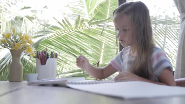 Peinture enfant artiste aquarelle — Video