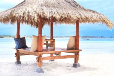 Sahilde ahşap Teras. Gili.