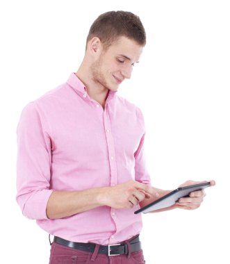 Mutlu genç adam izole dijital Tablet kullanma