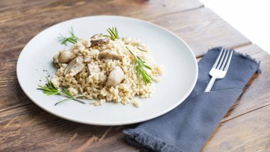 Tagliatelle mantarlı vejetaryen makarna..