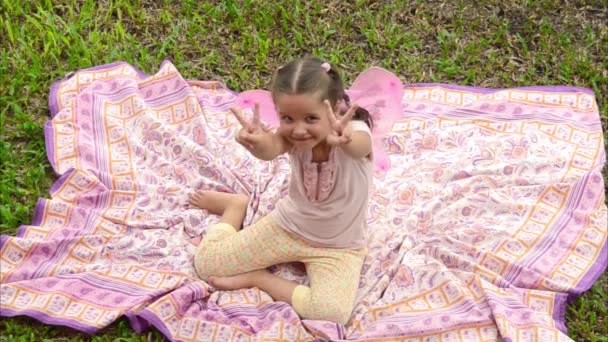 Little girl playing on the lawn. View from above. — Stock Video