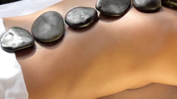 Dame op spa behandeling massage. Balinese vrouw doen Indonesische massage voor toeristische. — Stockvideo