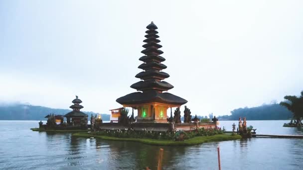印度尼西亚巴厘Pura Ulun Danu寺庙 — 图库视频影像