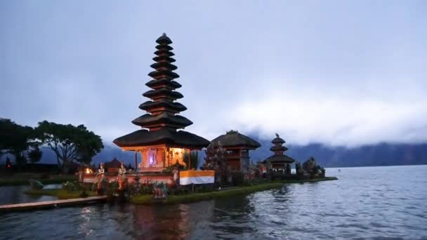 Pura Ulun Danu chrám, Bali, Indonésie — Stock video