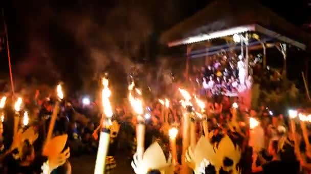 Ogoh-Ogoh parad före Nyepi i Ubud, 27 mars 2017 — Stockvideo