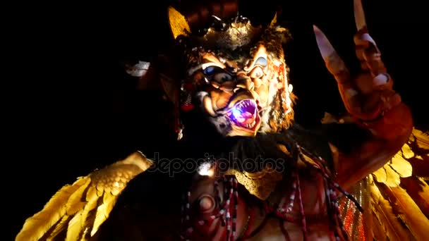 Парад Ogoh-Ogoh, предшествующий Nyepi в Убуде, 27 марта 2017 года. День тишины на Бали — стоковое видео