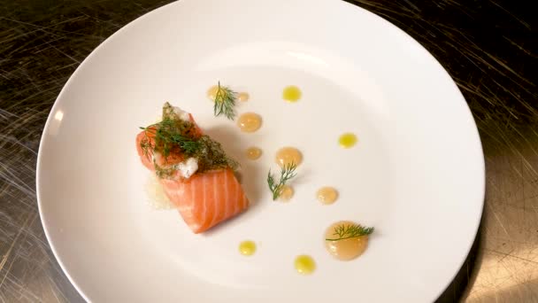 Smoked salmon and sauce cooked by molecular gastronomy technic — Stock Video