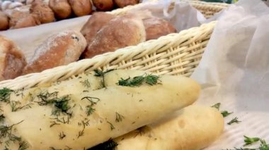 Baget peynir ve sarımsak ile