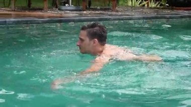 Çekici çift rahatlatıcı lüks Yüzme Havuzu tarafından