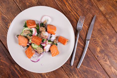 Izgara somon ve turp salatası 