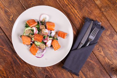 Izgara somon ve turp salatası 