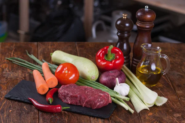 Meat with vegetables — Stock Photo, Image