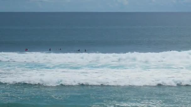 Bali, indonesien - märz 2017: suluban secret surf beach uluwatu bali indonesien — Stockvideo