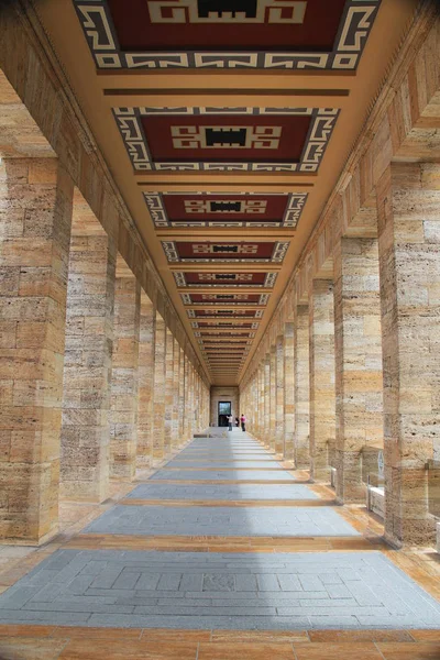 Antkabir arkaden, atrk mausoleum — Stockfoto