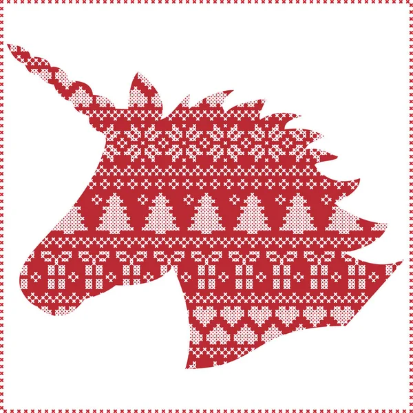 斯堪的纳维亚，北欧风格冬季拼接的圣诞无缝模式包括雪花，心，现在，雪，明星，圣诞树装饰摆件在独角兽形状的红色和白色 — 图库矢量图片