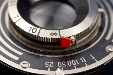 Vintage fotoğraf makinesi lens ile zaman ve mesafe ölçekler ayarlama
