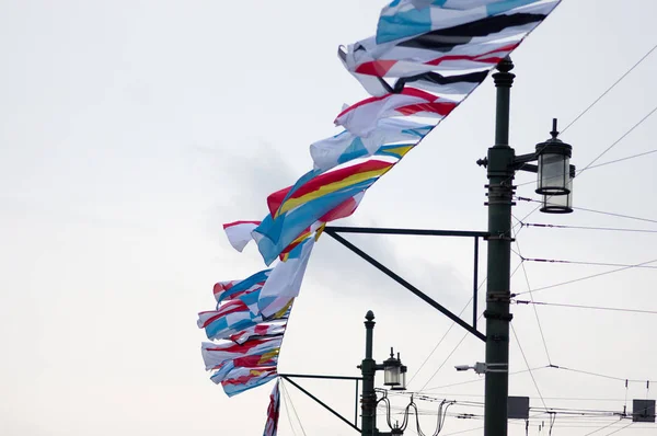Renkli Denizcilik işaret bayrakları Caddesi üzerinde
