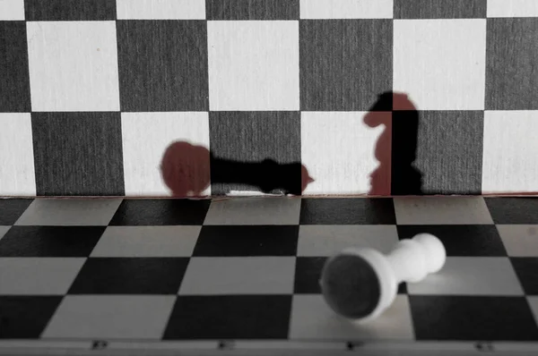Chess Knignt Shadow Checkmates White King — Stock Photo, Image