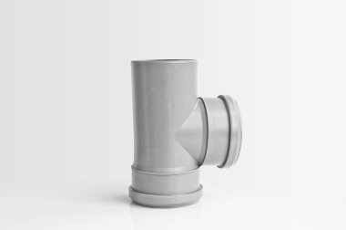 Hafif bir arkaplanda plastik Pvc kanalizasyon tesisatları.