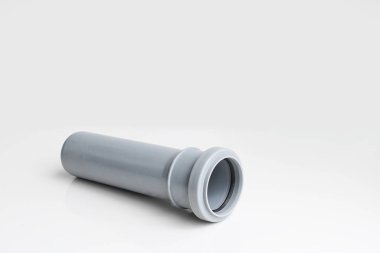 Hafif bir arkaplanda plastik Pvc kanalizasyon tesisatları.