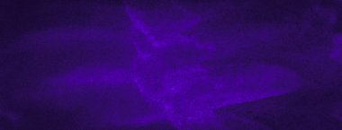 Esmer mor suluboya arka plan, yırtık darbeler ve dengesiz boşanmalar. Tasarım, şablon ve şablon için soyut indigo arkaplanı.